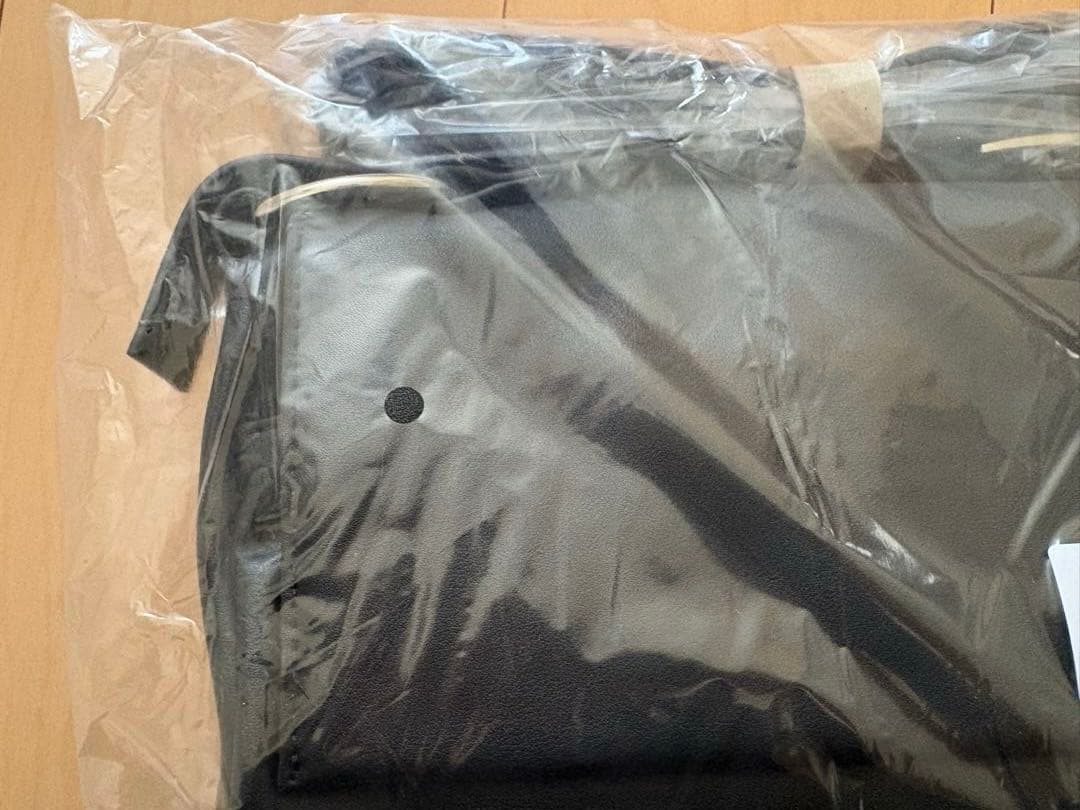 【新品！】ボディバック　ブラック　カーキ　おしゃれ