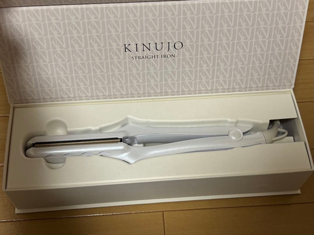 絹女　KINUJO ストレートヘアアイロン