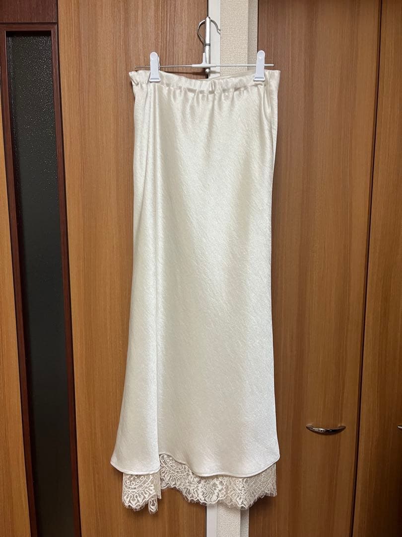 【週末限定SALE！】アニュアンス　超美品⭐︎レースレイヤードサテンナロースカート
