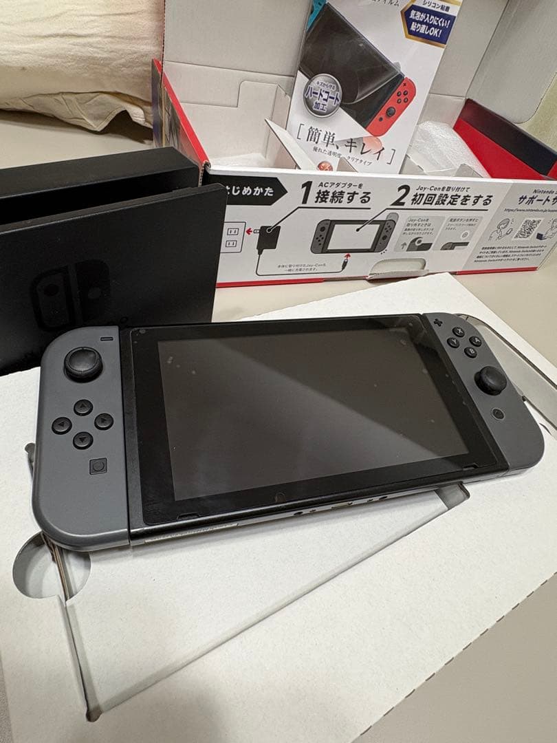 楽一番公式アカウント06 【Nintendo Switch】本体 グレー