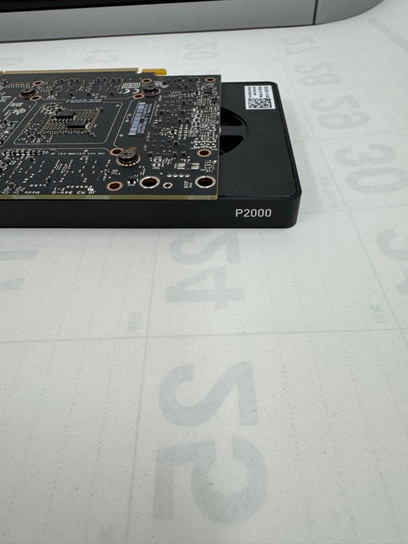 QUADRO P2000 グラフィックボード