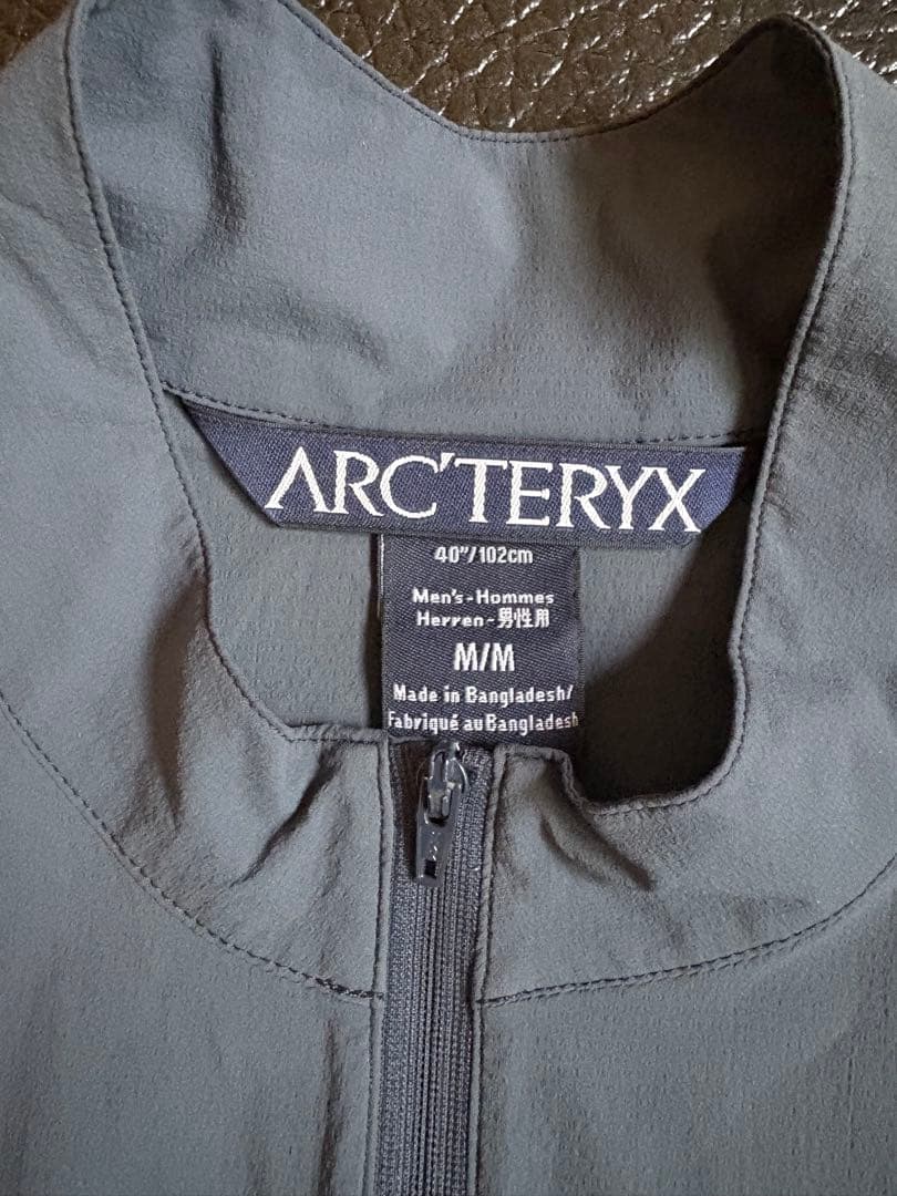 あ*様 ARC'TERYX ネイビーベスト Mサイズ