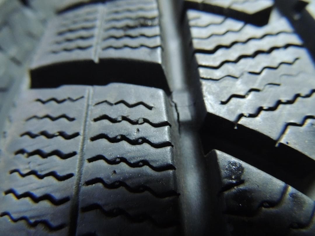 A21　195/65R15　ダンロップ　スタッドレス　2本　トレッド面に小傷有り