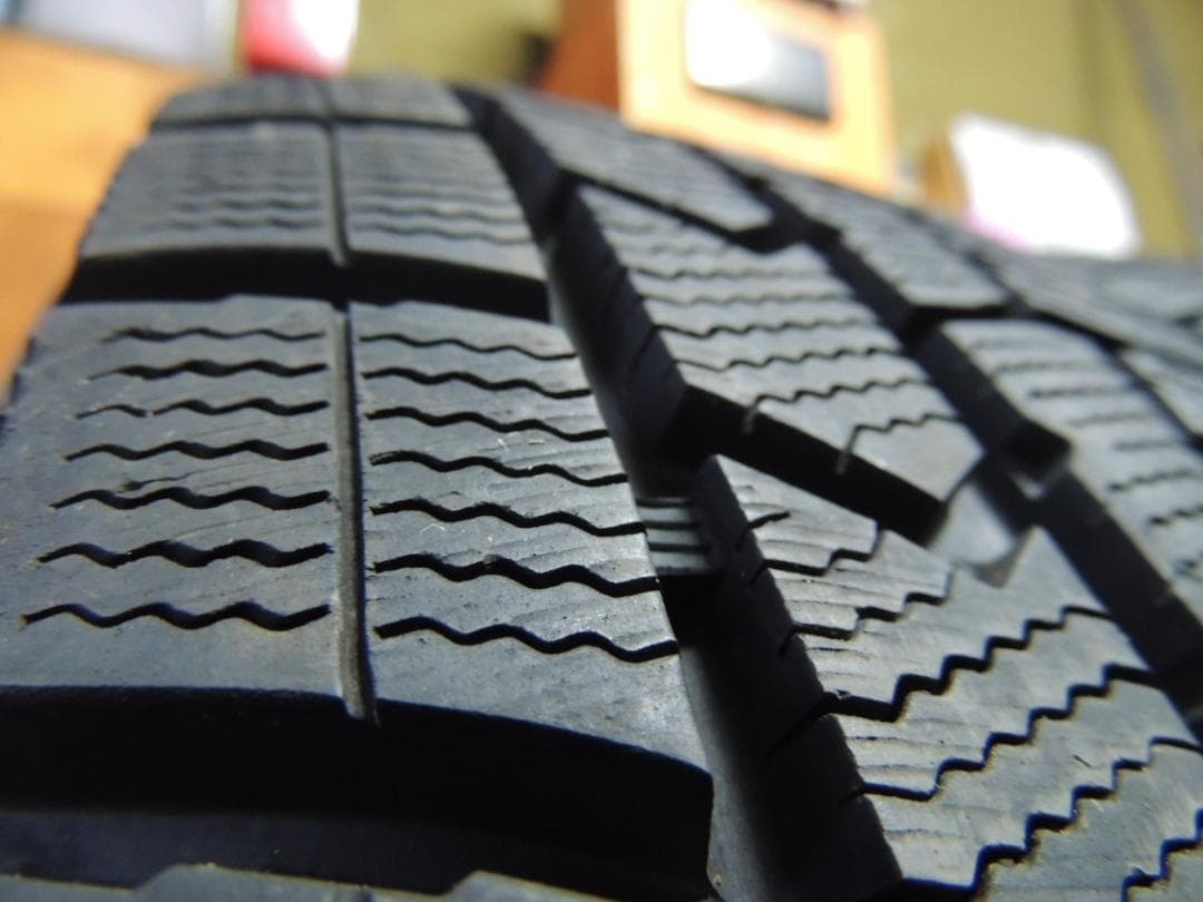 A21　195/65R15　ダンロップ　スタッドレス　2本　トレッド面に小傷有り
