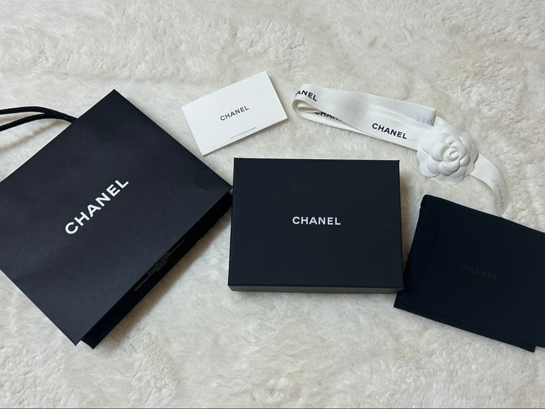 CHANEL ブラック レザー 三つ折り財布