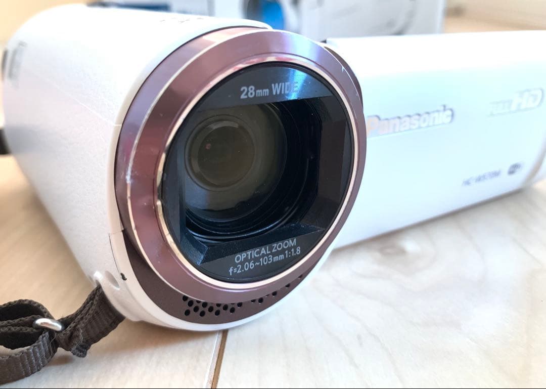 猫*人様 Panasonic HC-W570M ホワイト　純正バッテリー2つ付き