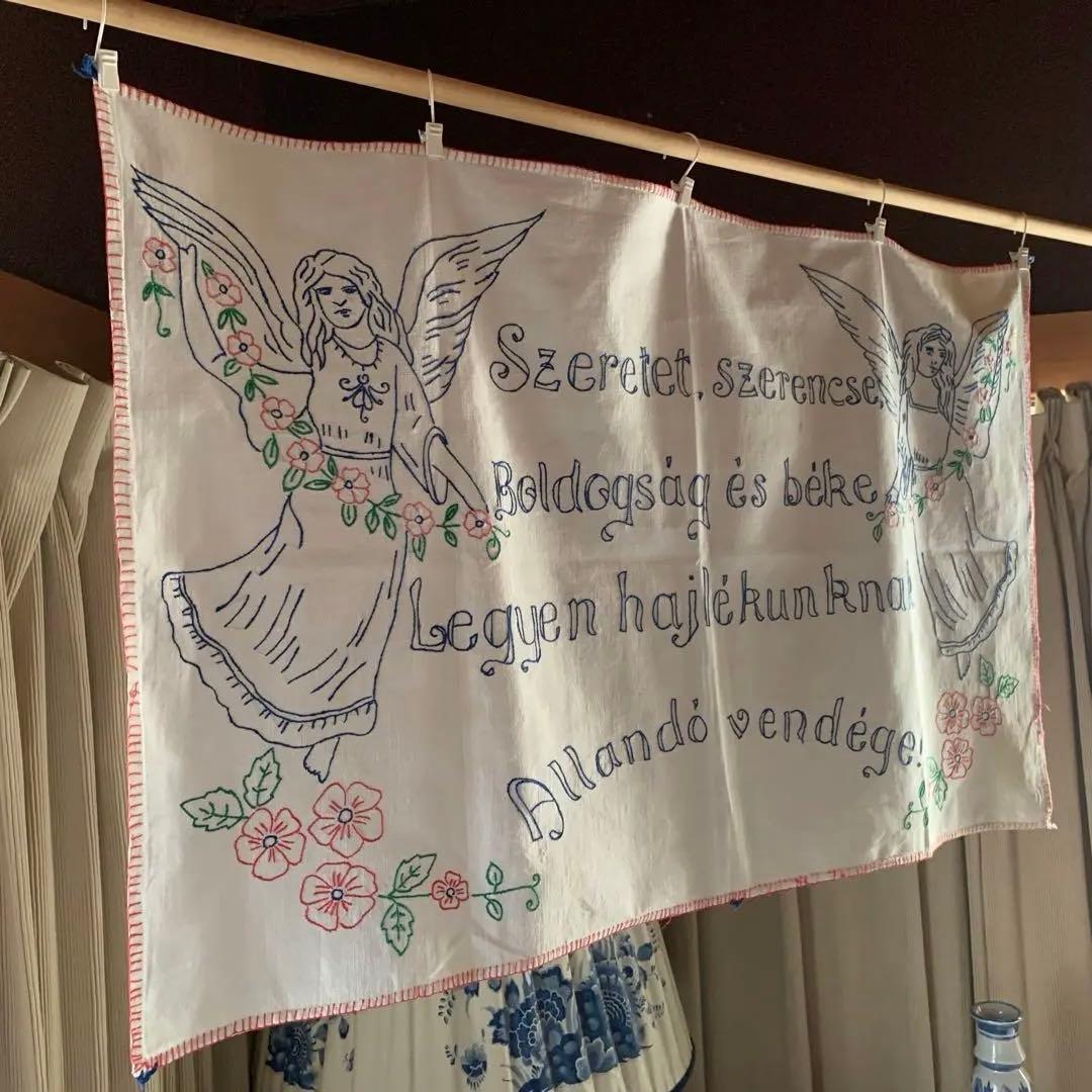 フランスアンティーク　天使2人がブルーの糸で刺繍された素敵な布！仕切りカーテン！