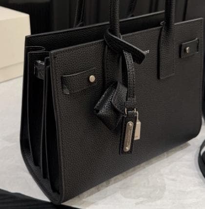 SAINT LAURENT 黒 レザーハンドバッグ