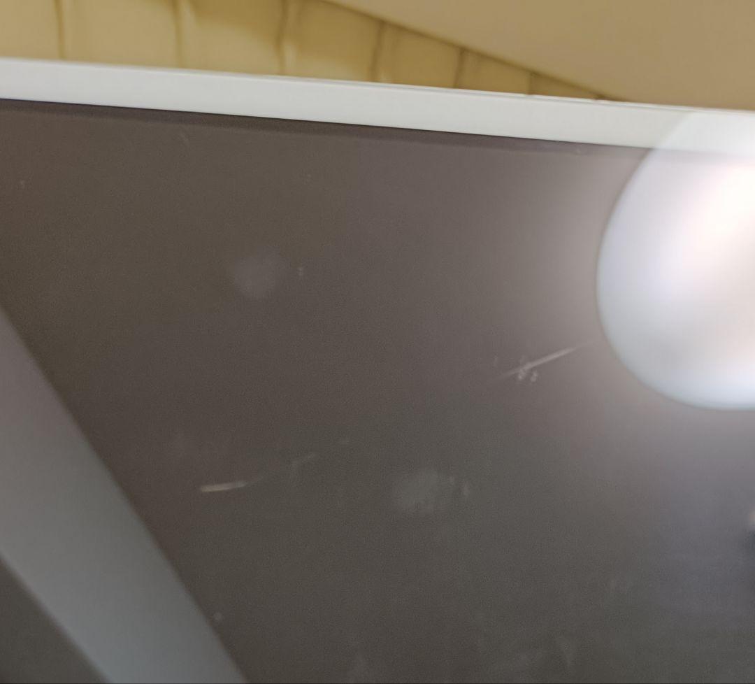 U*Y様 Apple Ipad 第7世代 充電器付 32GB Wi-Fi Cel