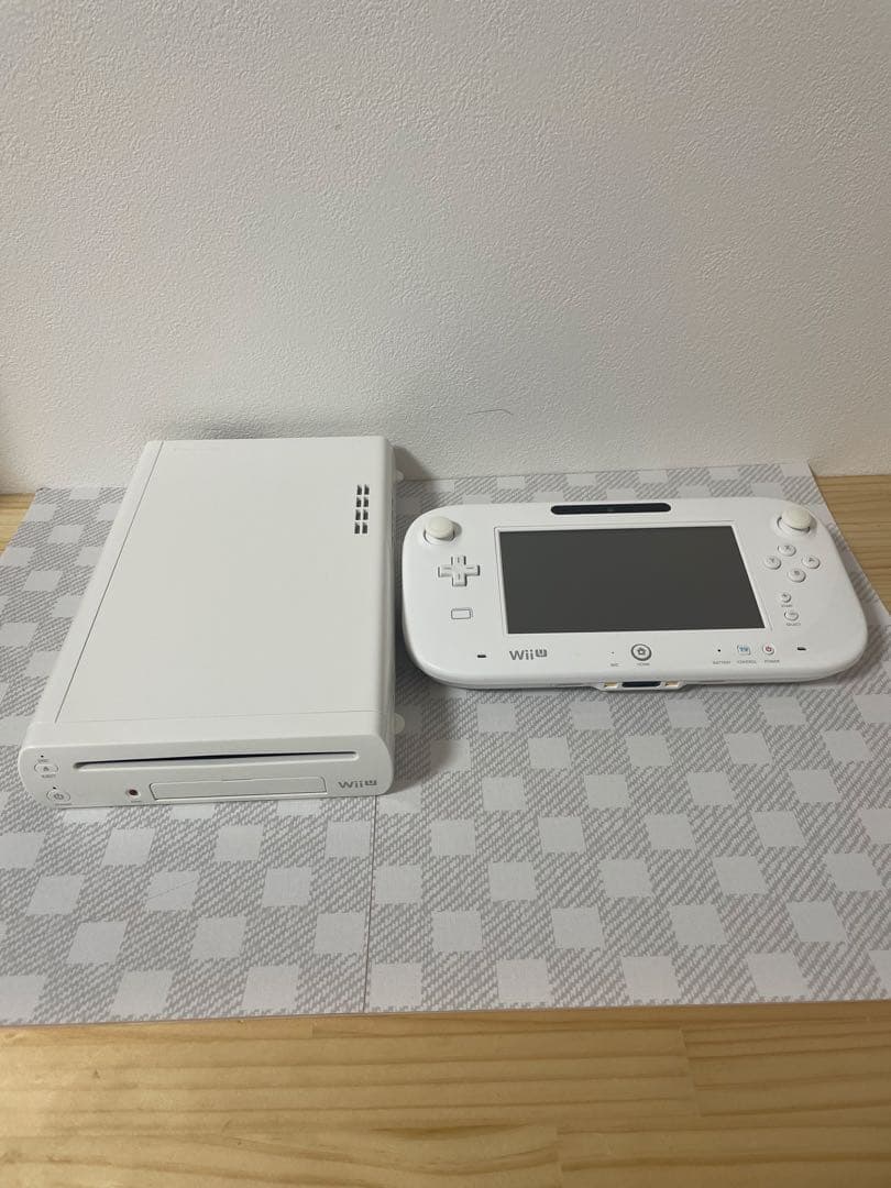 Nintendo WII U ベーシックセット（コントローラー&ソフト3本付き）