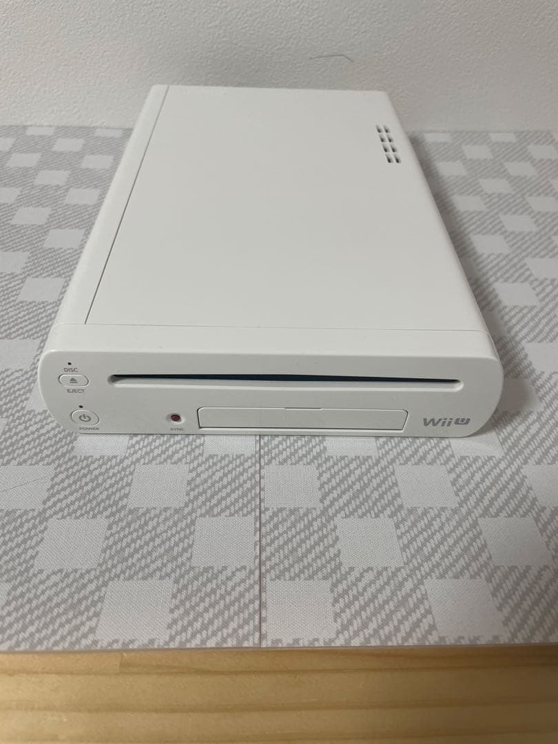 Nintendo WII U ベーシックセット（コントローラー&ソフト3本付き）