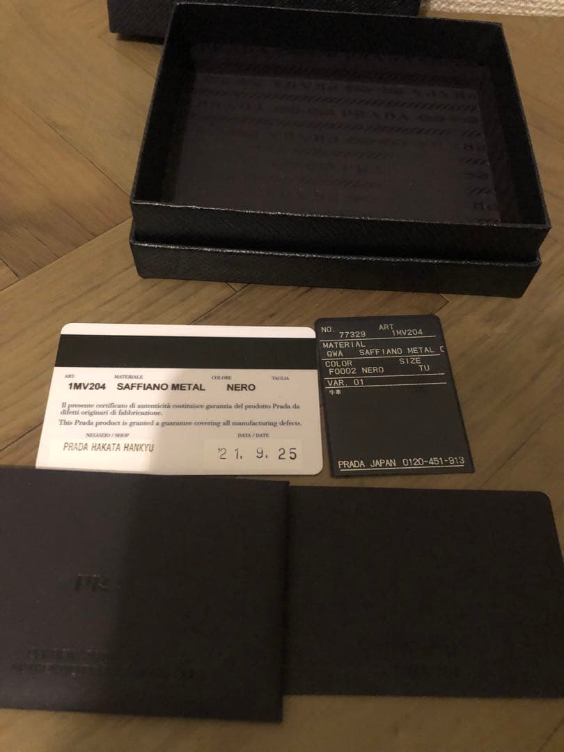 PRADA サフィアーノレザー 二つ折り財布 ブラックICチップ(RFID)搭載