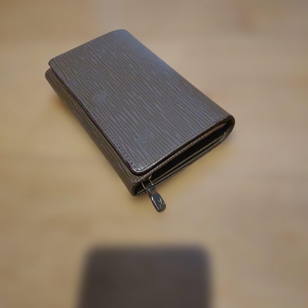 美品　ルイ・ヴィトン　エピ　トレゾール二つ折り財布　ペッパー(グレー)