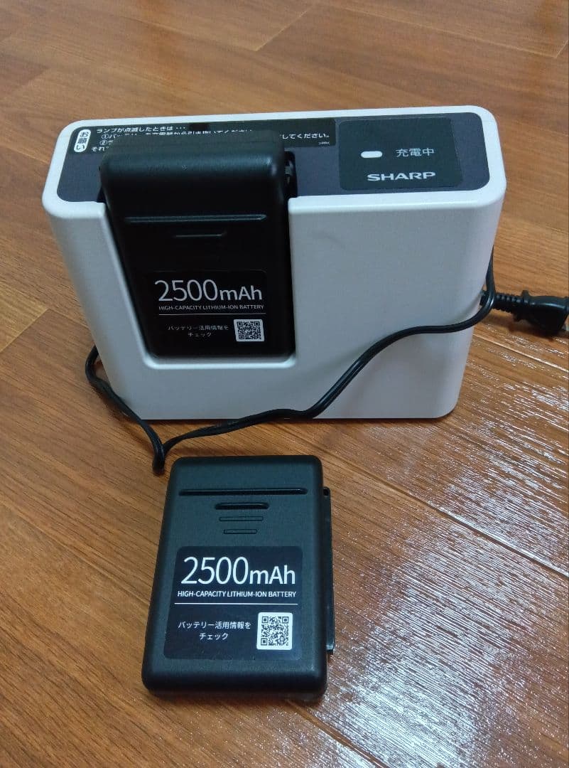 SHARPコードレス掃除機 2023年製　バッテリー2個付き　お得です!