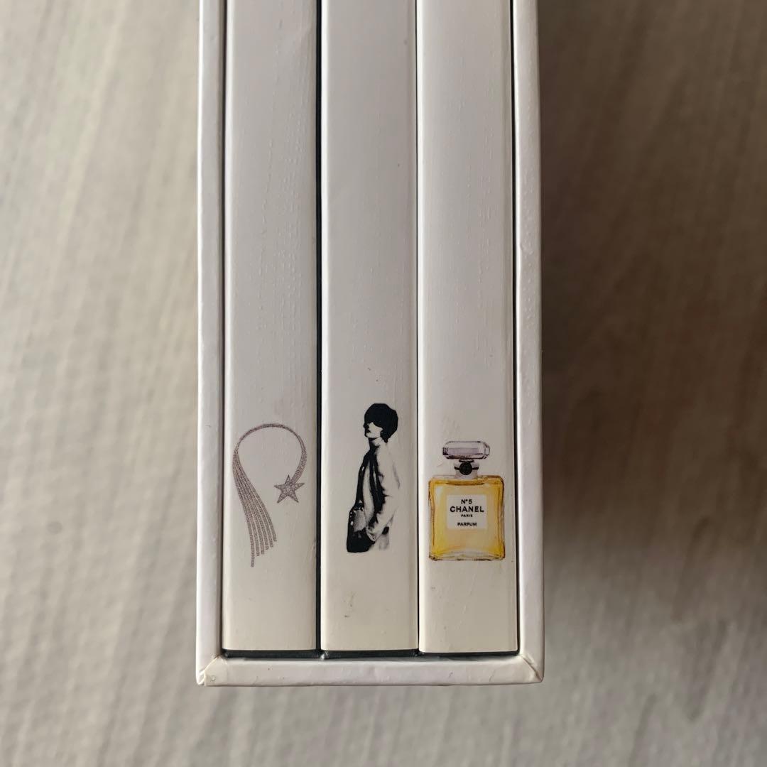 15日以降削除 CHANEL 雑誌　洋書