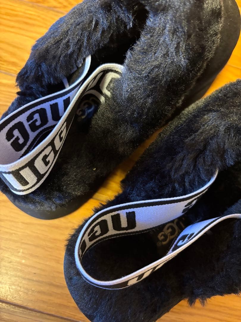 UGG ブラック ファンケット ファーブーツ サンダル