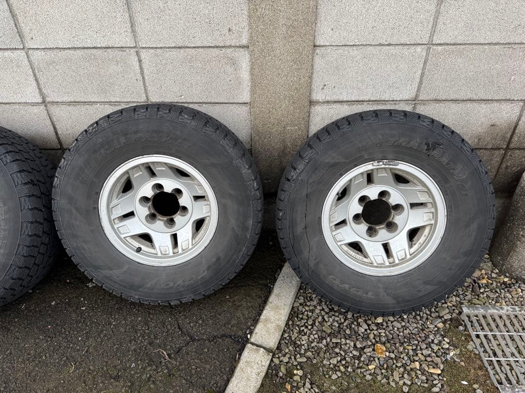 トヨタ　78プラド 純正ホイール　265/70R15 スタッドレス