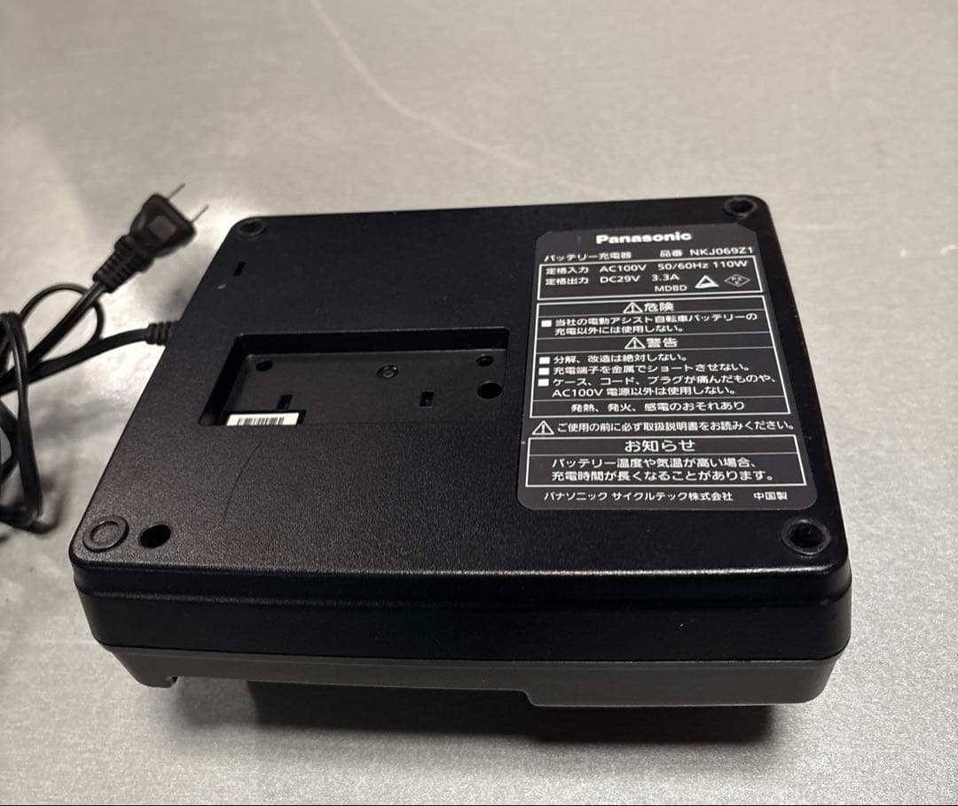 Panasonic バッテリー充電器　NKJ069Z1