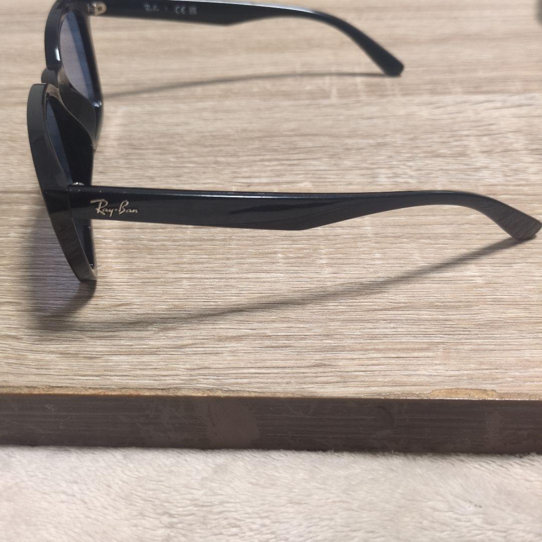レイバン　RB4392D