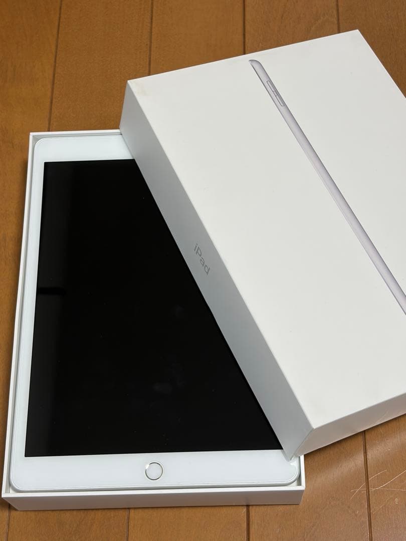 ♡*♡様 【極美品】iPad 第7世代 Wi-Fi 32GB [シルバー］液晶傷