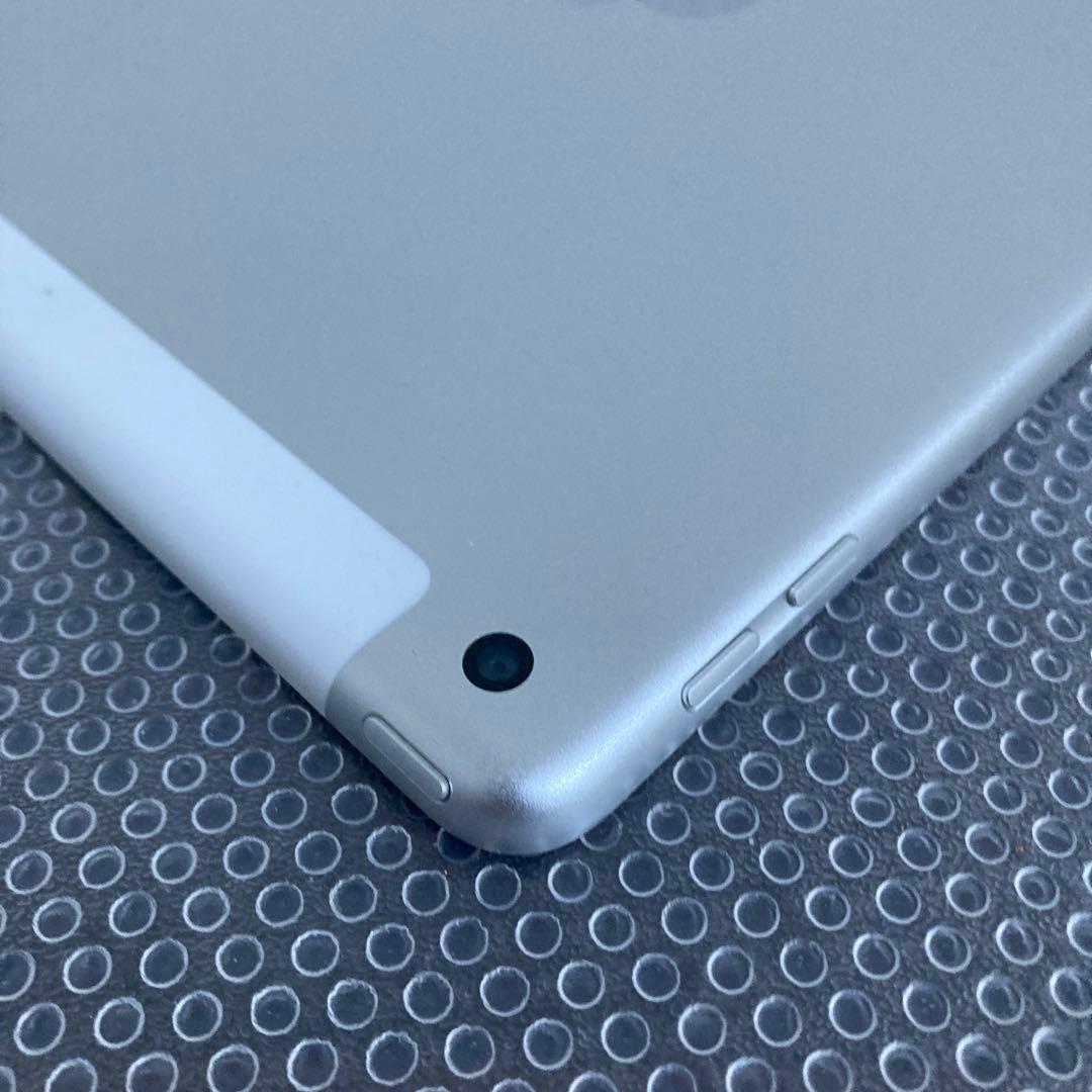 4121【早い者勝ち】比較的美品☆iPad5 第5世代 32GB SIMフリー☆