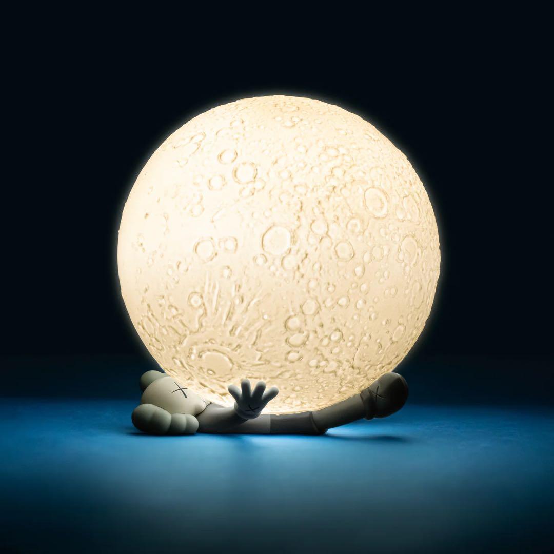 KAWS BIG MOON HOLIDAY ライト　月