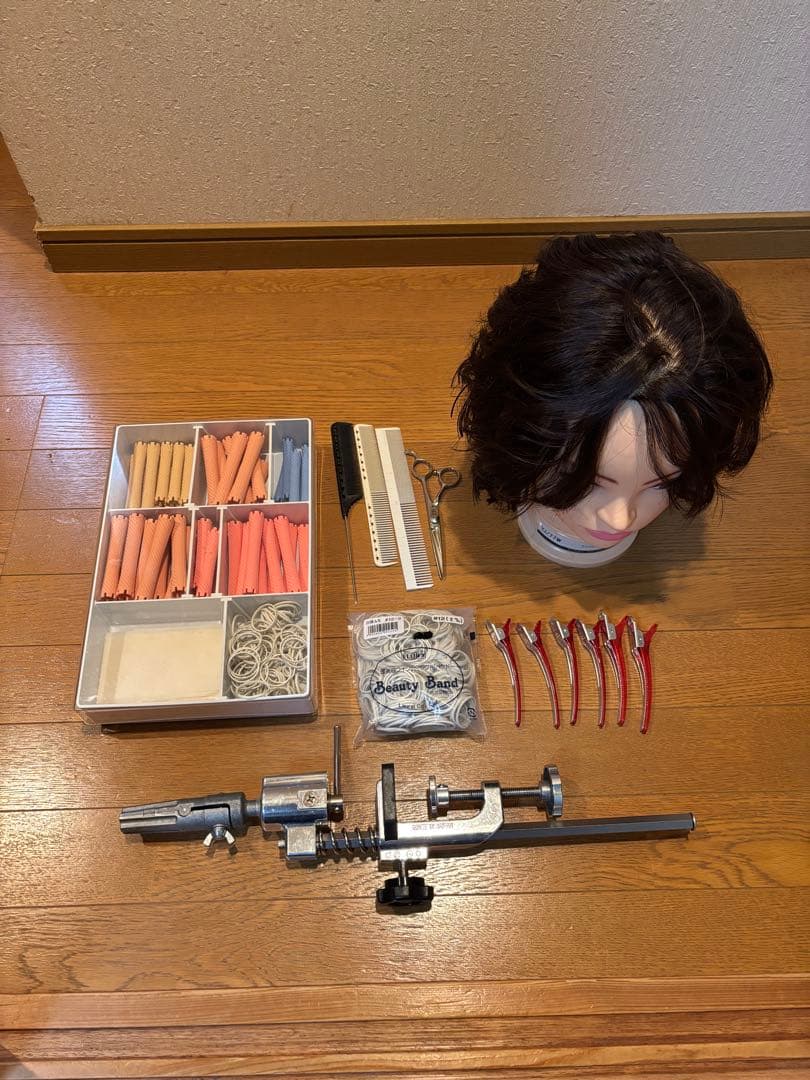 美容師国家試験ワインディングウィッグ、カットシザー