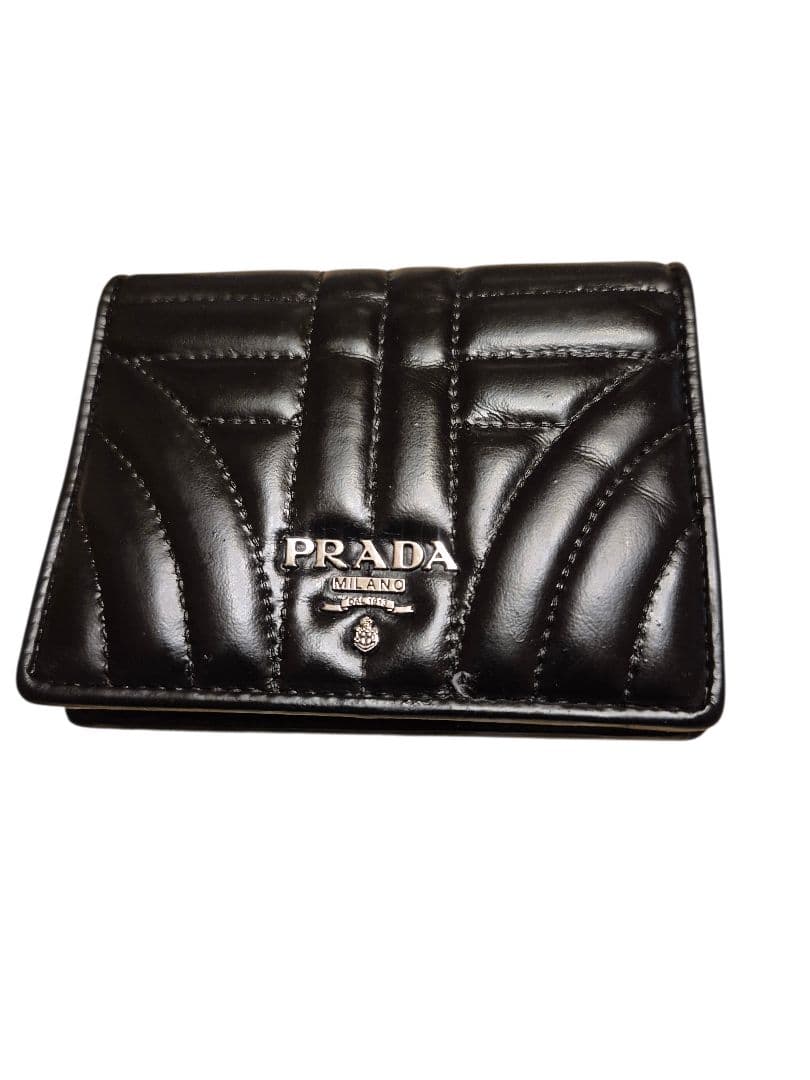 ＰＲＡＤＡ　プラダ　二つ折り財布　ブラック　ダイアグラム　レザー