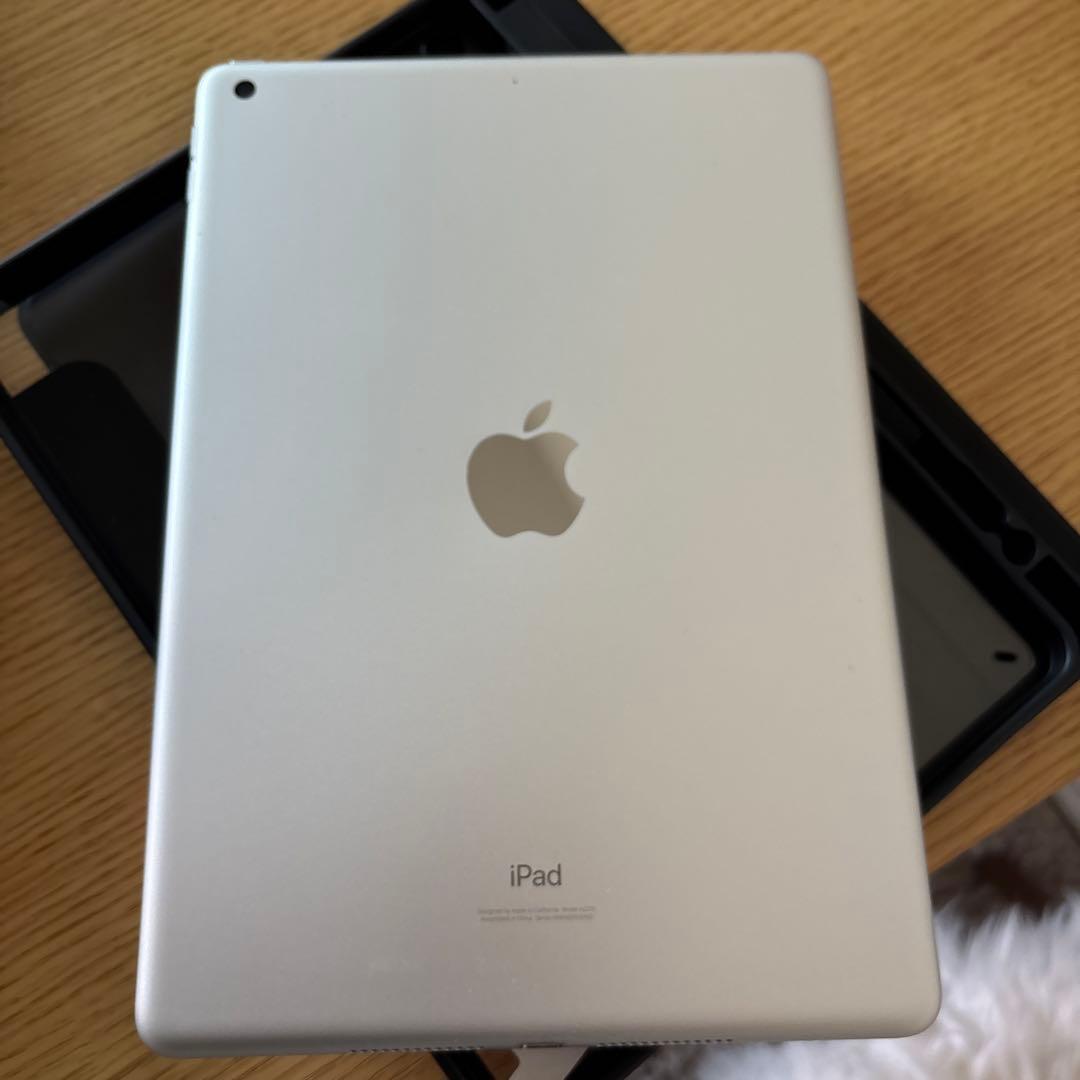 Apple iPad シルバー 専用カバー付き 第8世代