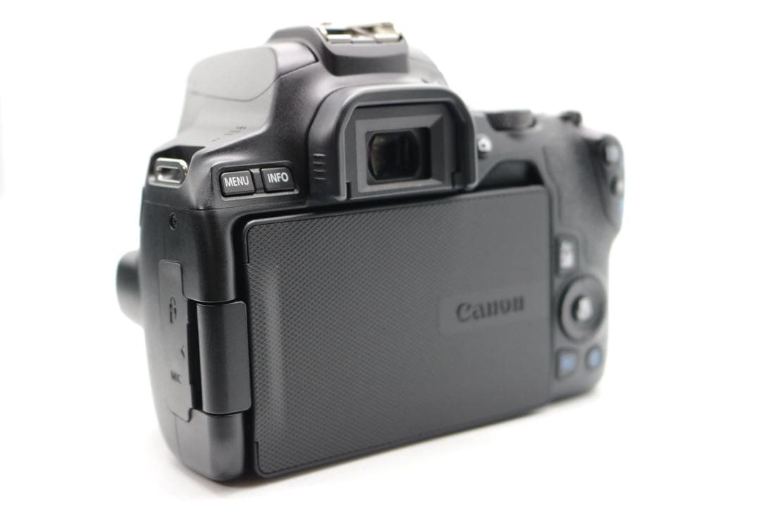 超美品 【Canon EOS Kiss X10 トリプルレンズセット】 安心保証