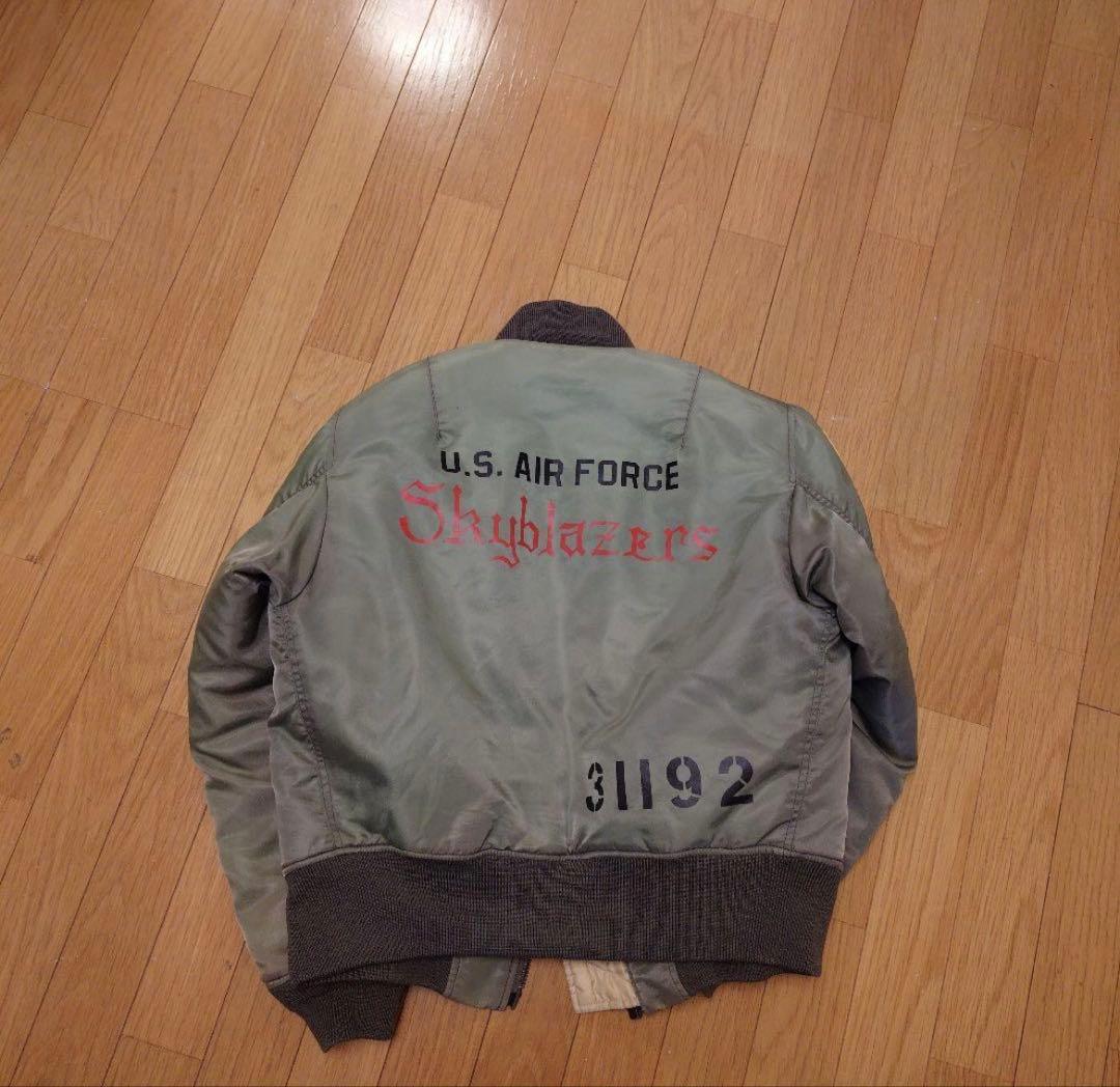 あ*様 希少品AVIREXMAー1フライトジャケットSKYBLAZERS