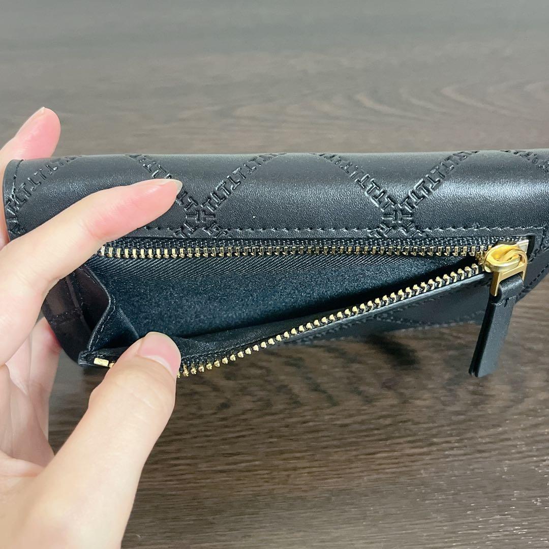 トリーバーチ　財布　ブラック　ゴールド　二つ折り財布　ミディアムウォレット