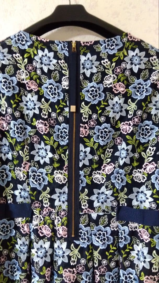 Rose　Tiara　花柄刺繍 半袖ワンピース