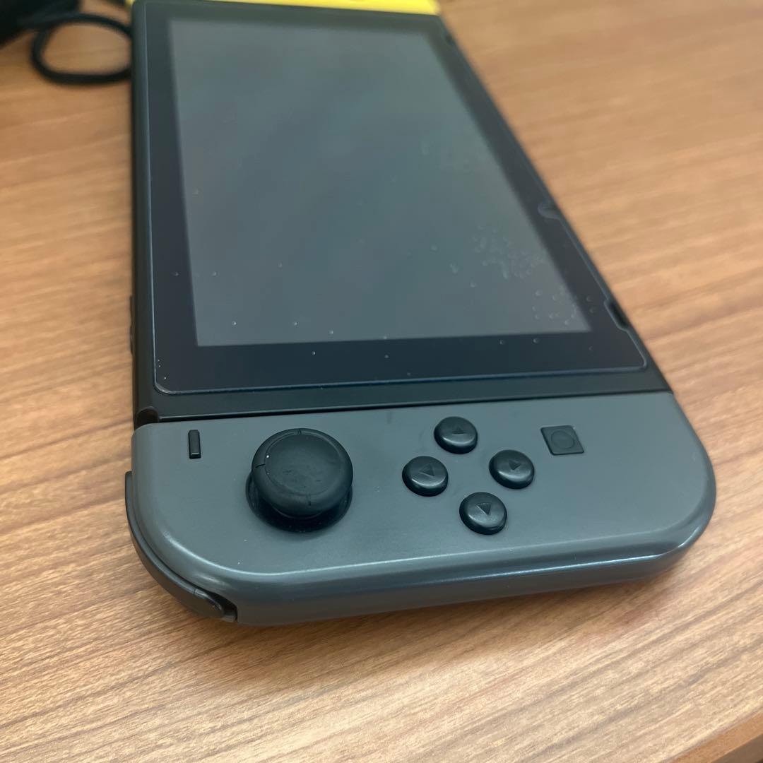 ピカチュウデザイン Nintendo Switch 一部付属品付 HDMIなし