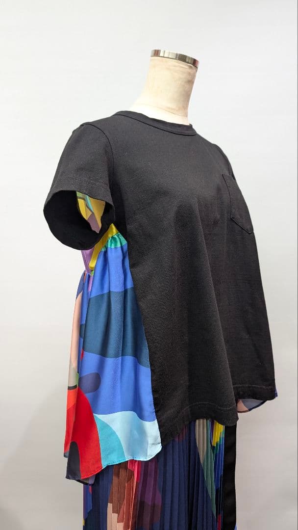 sacai×kaws 限定　コラボバックフレアTシャツ