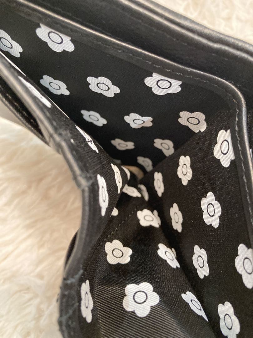 【美品】MARY QUANT キルトフォームデイジー ウォレット 黒