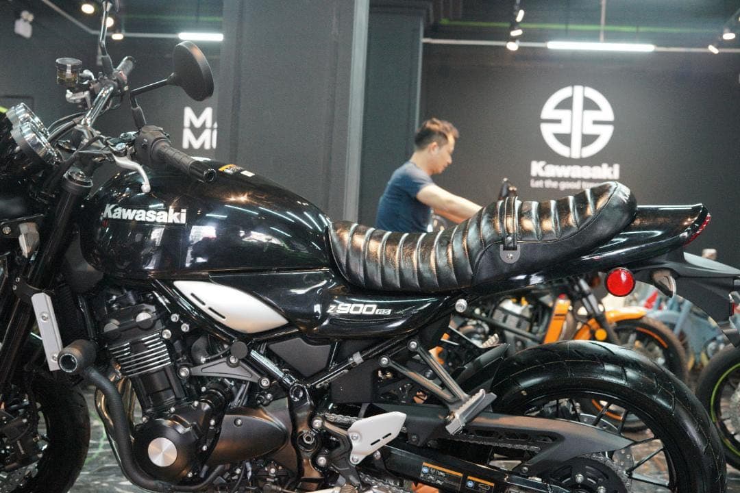 新品　z900rs　シート　　TYPE　１　新品（完成品,シートベース含む）
