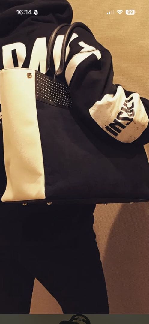 snaked lows SNKD スタッズ付き黒白トートバッグ