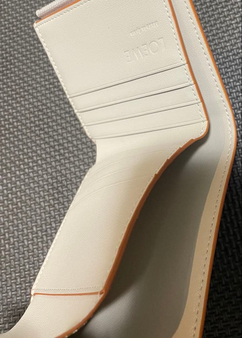 LOEWE ホワイト 三つ折り財布