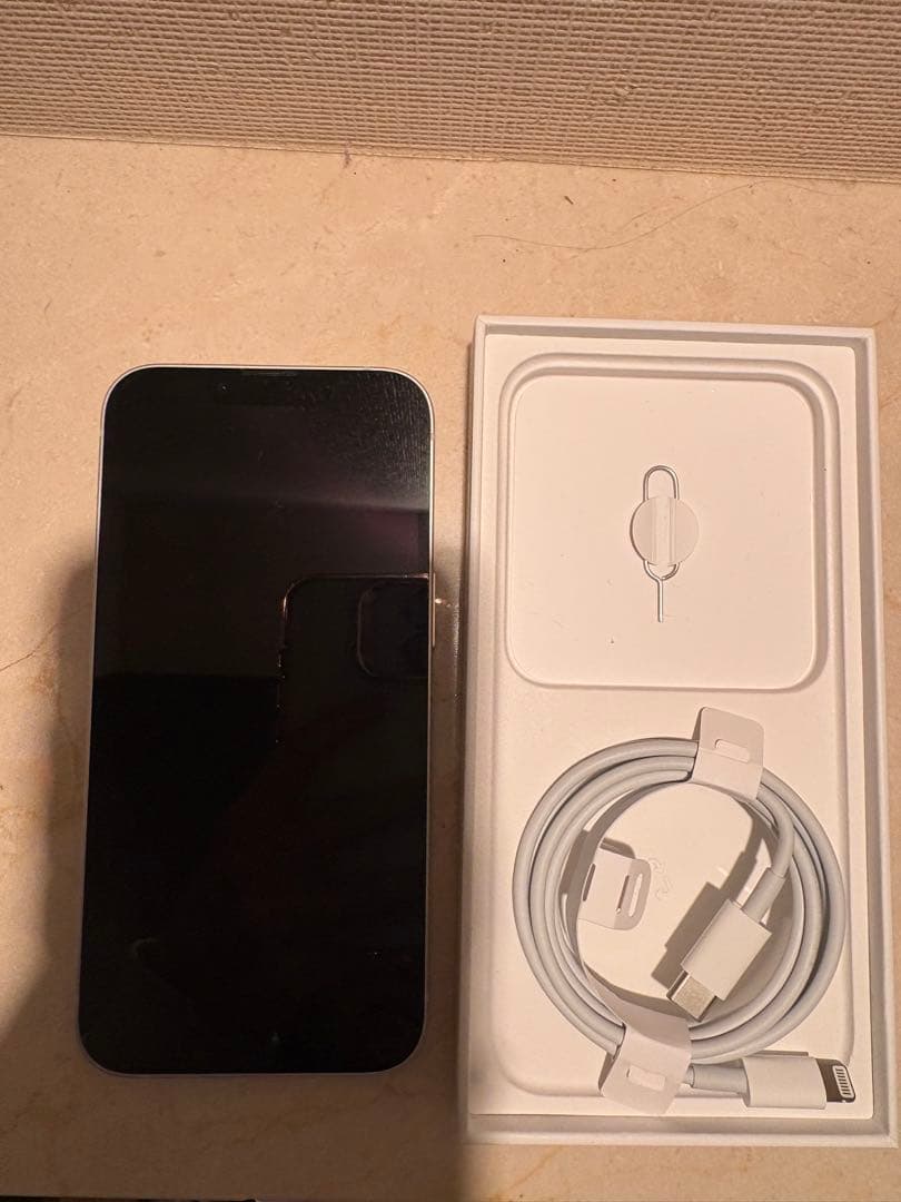 Apple iPhone 13 スターライト