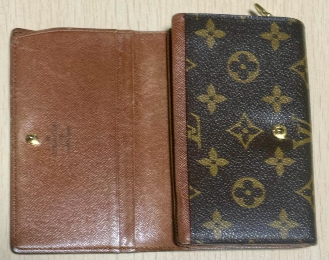 Louis Vuitton モノグラム 二つ折り財布、外側は大丈夫です