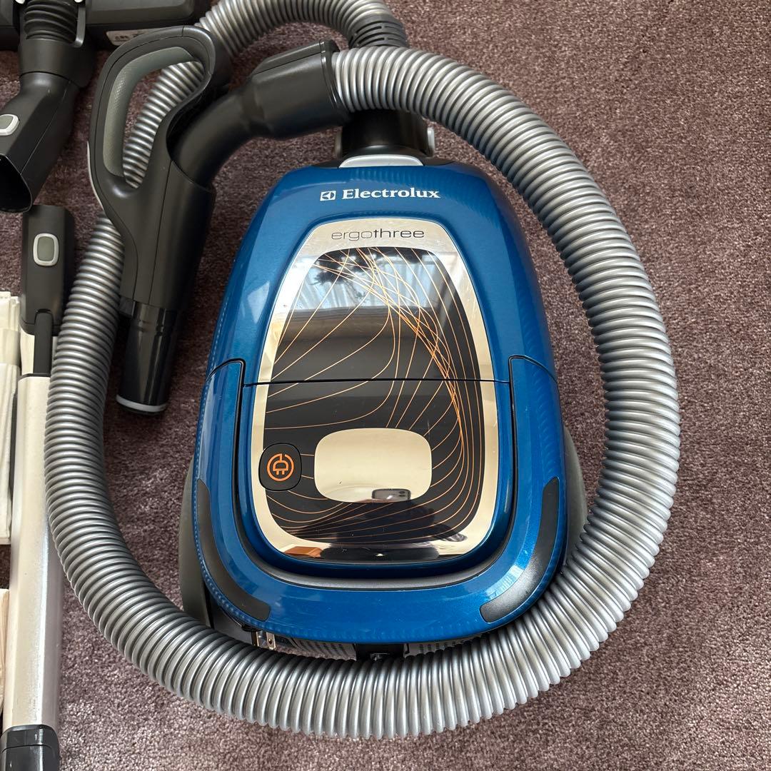Electrolux エルゴスリーオート　掃除機 本体　EET530CB