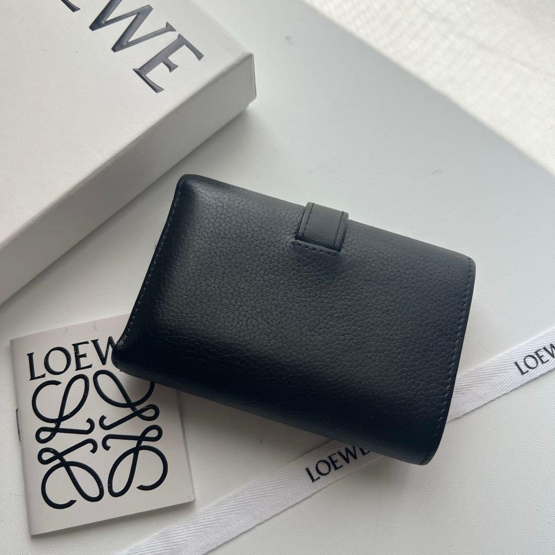 153 美品 LOEWE ロエベ 3つ折り財布