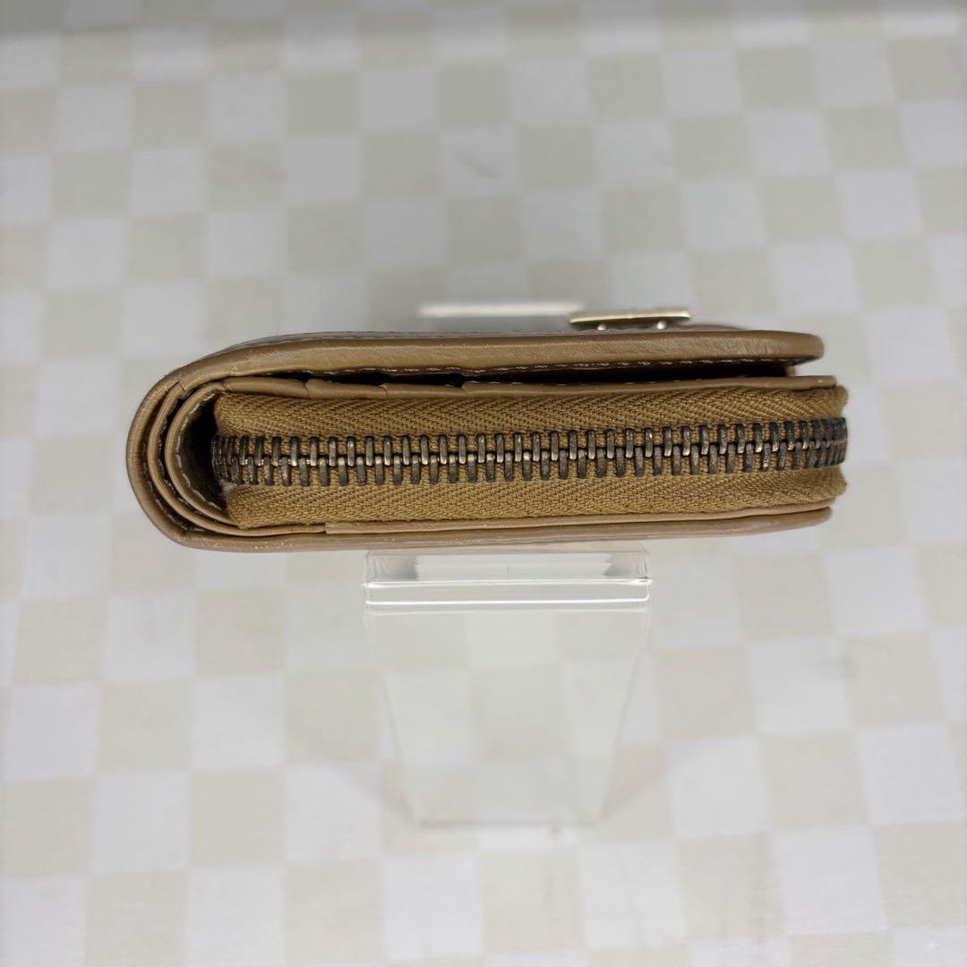 極美品　FENDI フェンディ　財布　二つ折り　ラウンドジップ　M06