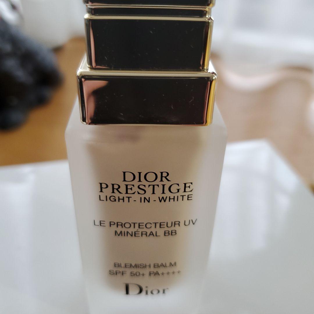 化粧下地 Dior Prestige Light-In-White
