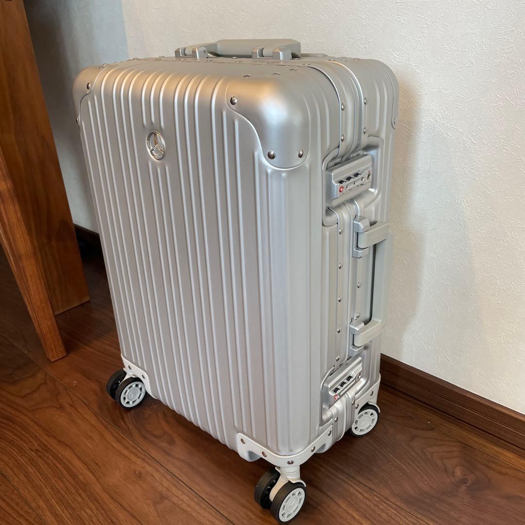 ベンツ⚪︎新品⚪︎シルバーキャリーケース 32リットル　カバー付き