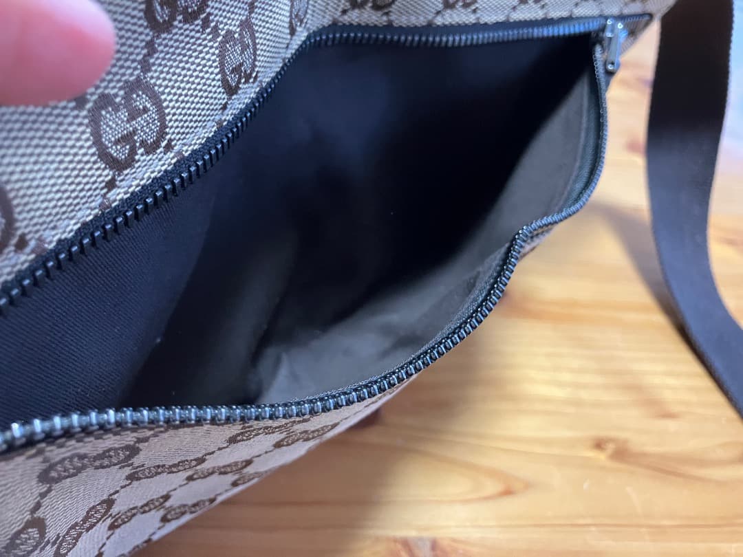 GUCCI ボディバッグ ロゴ入りキャンバス