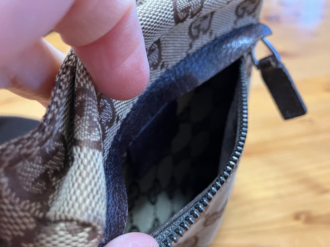 GUCCI ボディバッグ ロゴ入りキャンバス