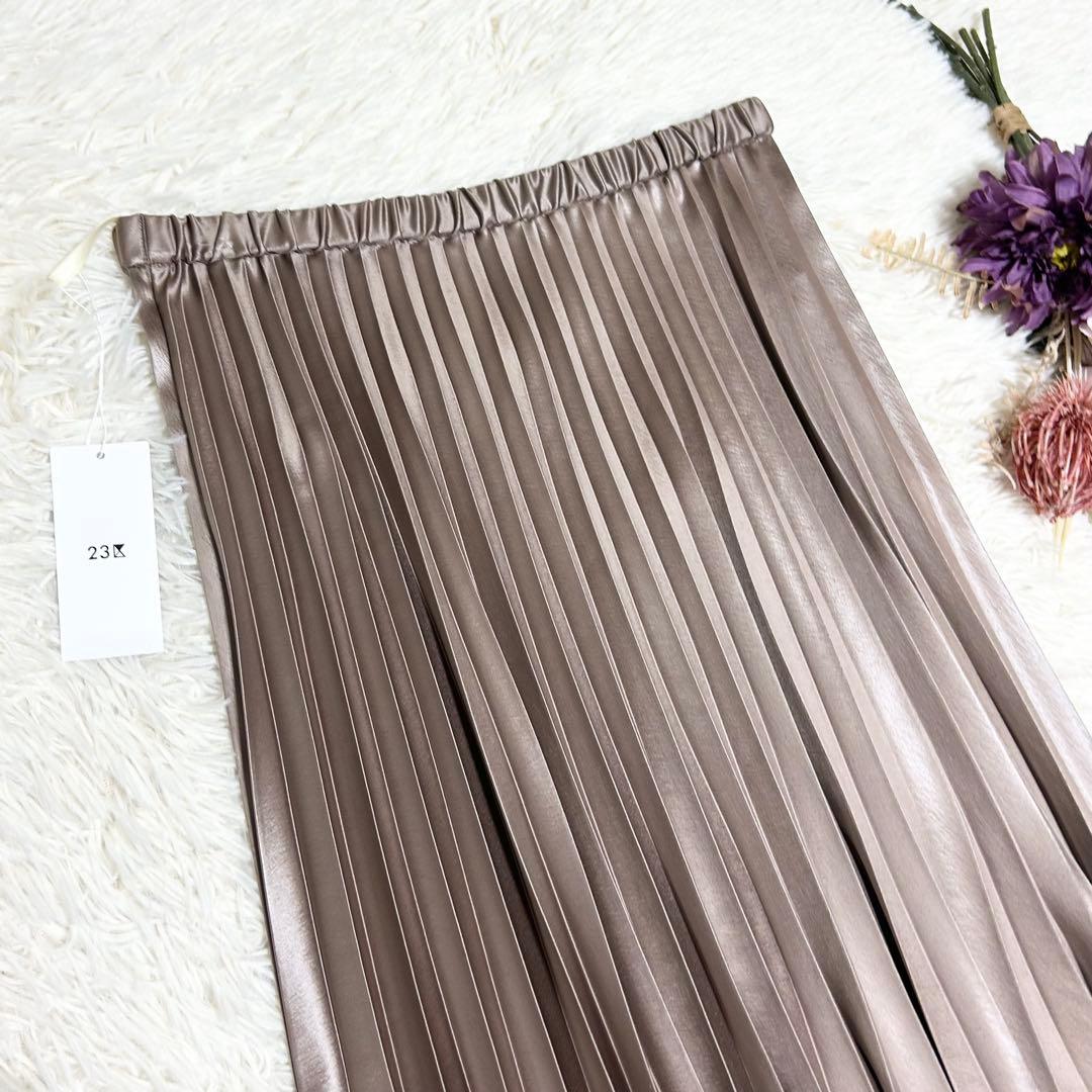 新品 23区【中村アンさん着用】サテンプリーツレザーライク スカート