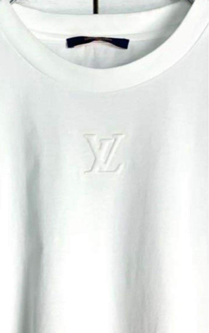 【美品・XXLサイズ】ルイヴィトン☆LVエンボスロゴ白tシャツ